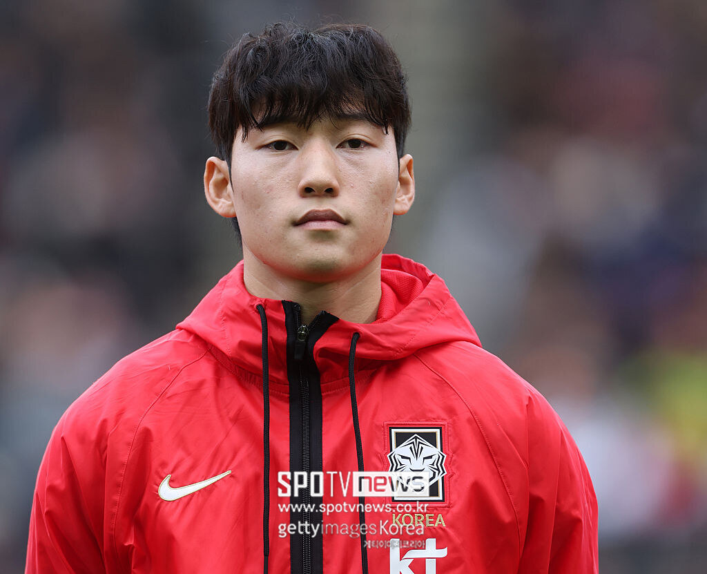 ▲ 프랑스 축구 이적시장에 정통한 '풋메르카토'의 산티 아우나 기자는 "올랭피크 리옹 외에 복수 구단이 배준호(사진)에게 관심을 보이고 있다. 선수 역시 올여름 스토크를 떠나길 원한다" 적어 이적시장 마감일까지 추이를 지켜볼 필요가 있음을 강조했다.