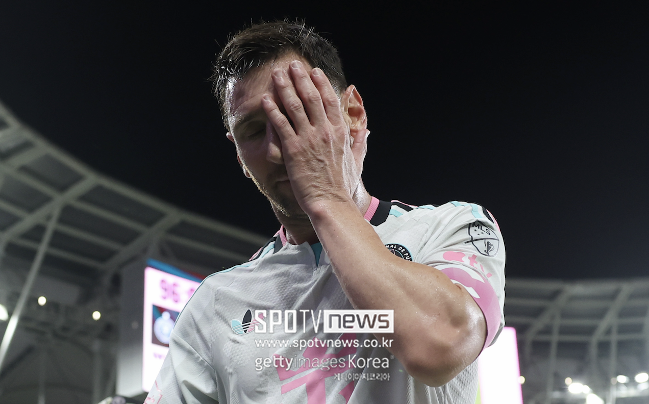 [오피셜] “축구를 계속 못 할듯” 메시, 부친 별세 후 은퇴 가능성 뒤로하고 ‘복귀’…마이애미 팀 훈련 정상 소화