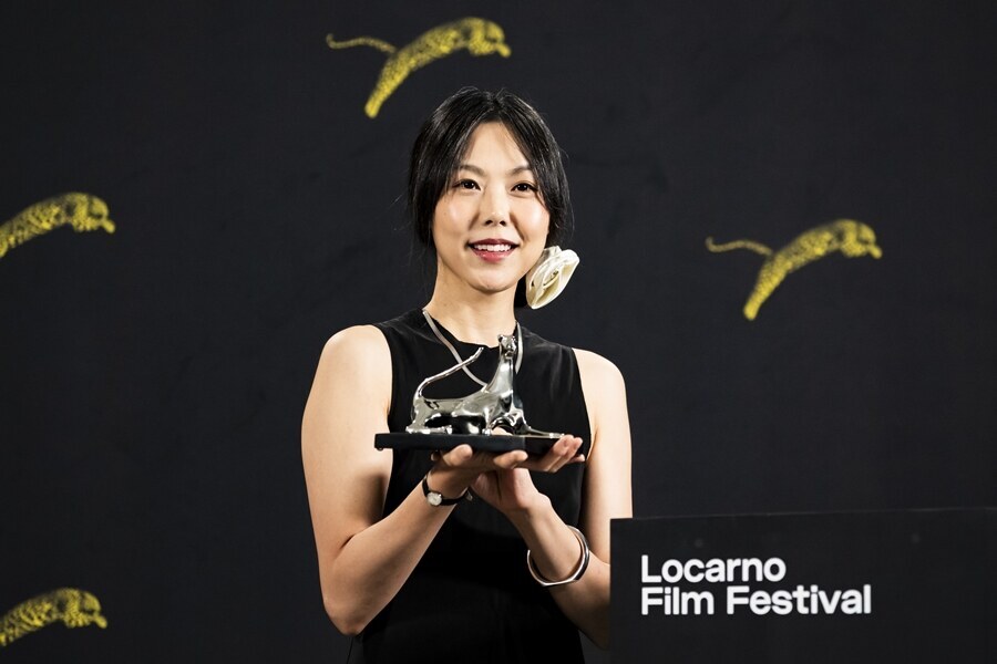 ▲ 15일(현지시간) 스위스 로카르노에서 열린 제 79회 로카르노국제영화제에서 수상한 배우 김민희. ⓒ연합뉴스/EPA
