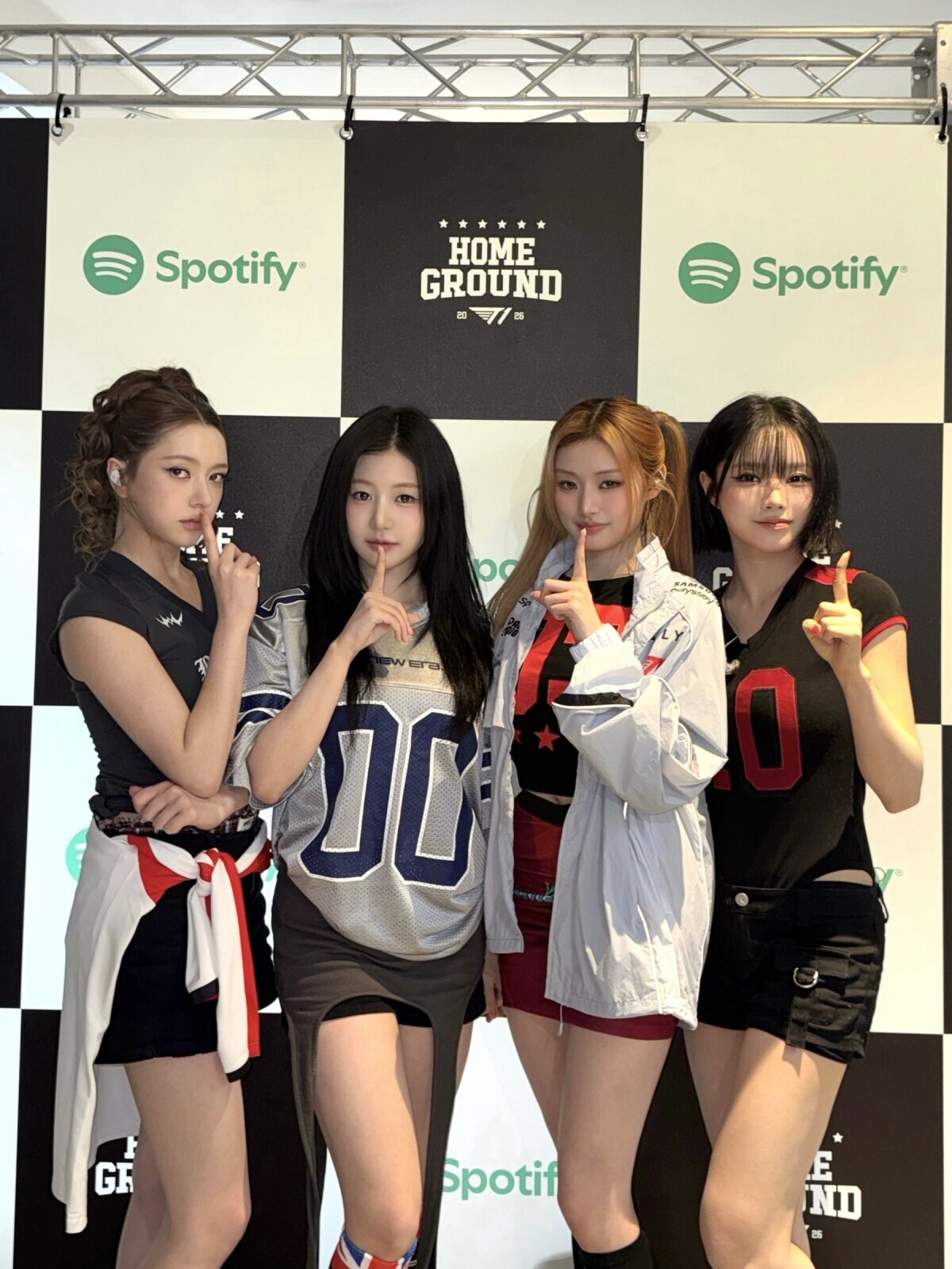 피프티피프티, e스포츠 팬들 사로잡았다…'T1 홈그라운드 서머 페스타'서 공연