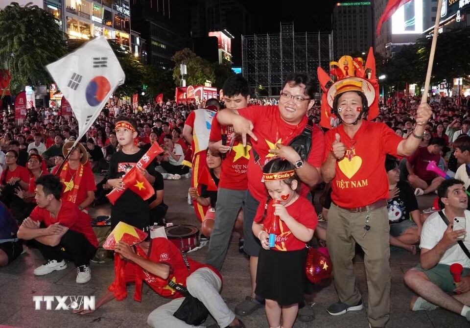"김상식 감독이 옳았습니다" 베트남, 또 태극기 펄럭…아세안 현대컵 4강 1차전도 2-0 완승 → "아름답지 않아도 이겨" 대환호