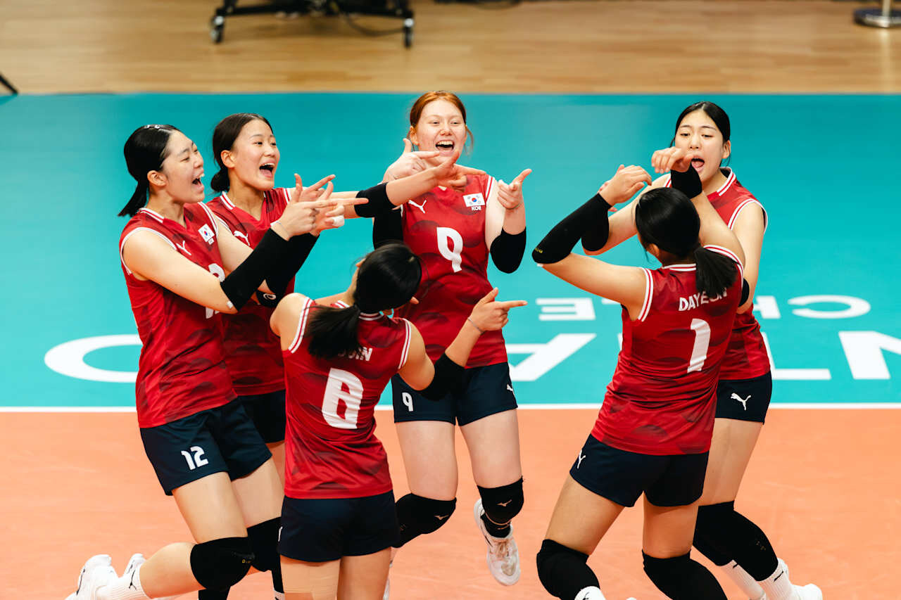 ▲ 한국 17세 이하 여자배구 대표팀이 국제배구연맹 U-17 세계선수권대회에서 최종 6위를 기록했다. 리틀 김연경이라 불리는 대표팀의 주장이자 주포 손서연은 이번 대회에서 총 179득점을 터트리며 대회 전체 선수 중 득점 공동 2위에 당당히 이름을 올렸다. ⓒFIVB 공식 홈페이지