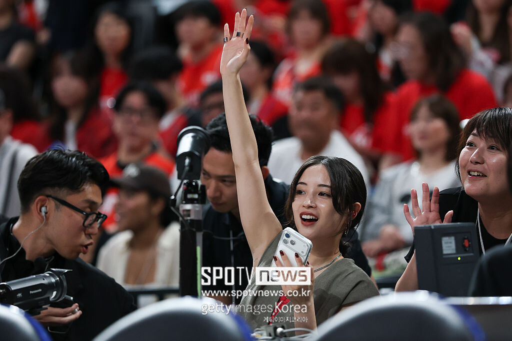 광복절 한국은 처참한 전패, 일본은 '여신'까지 떴다…'29점차 굴욕' 韓 농구 울상인데 日은 히로세 스즈와 축제