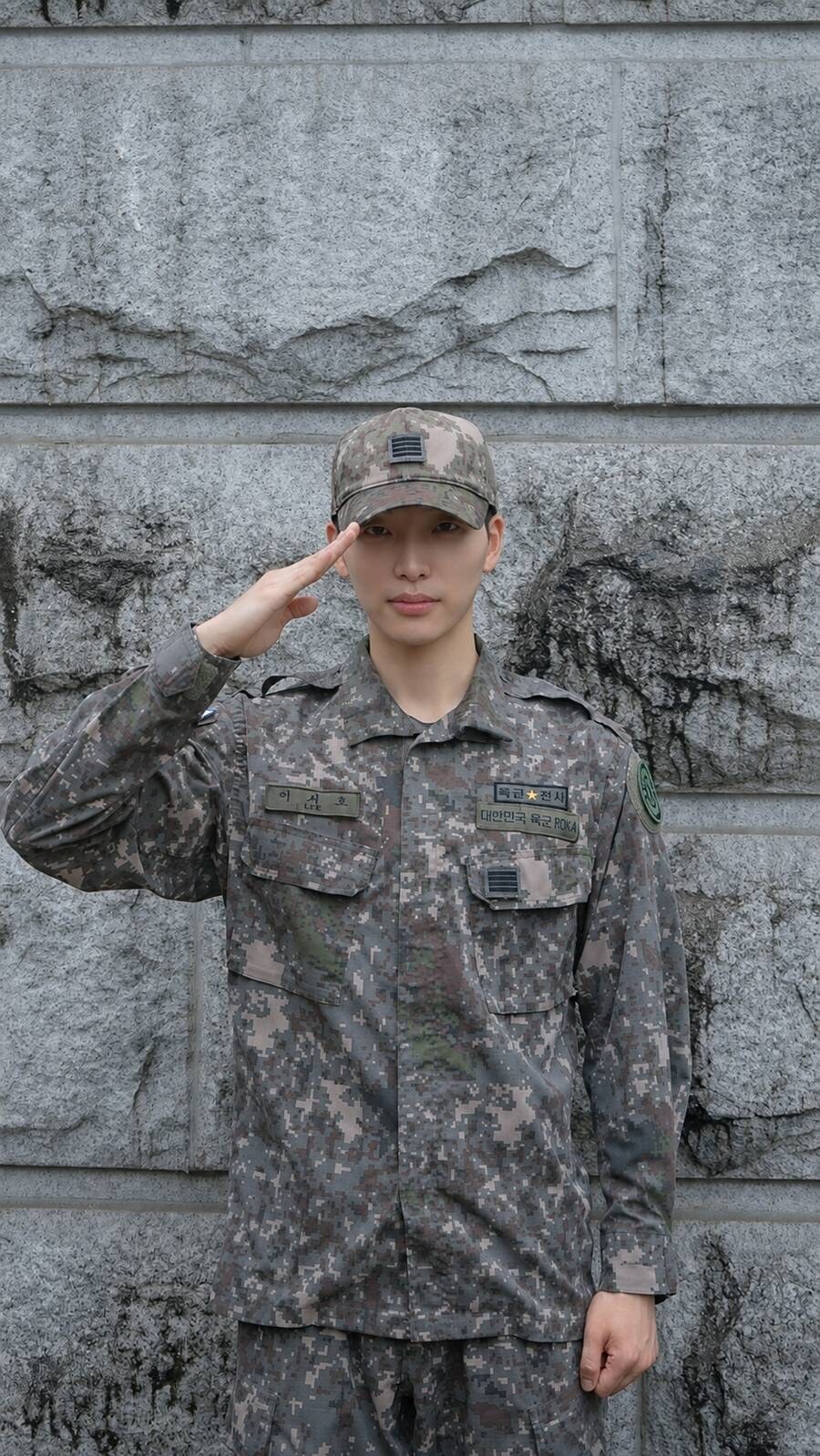 원어스 서호, 육군 만기 전역…5人 완전체 월드투어 개최[공식]