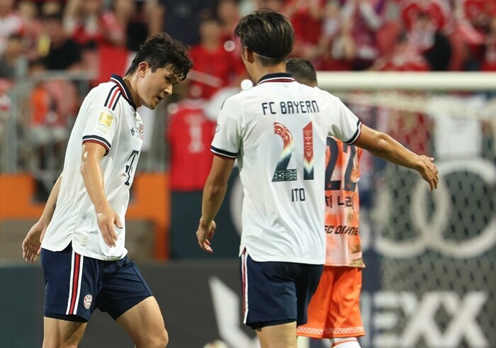 ▲ 4일 제주 서귀포시 제주월드컵경기장에서 열린 '아우디 풋볼 써밋 2026 제주SK FC vs FC 바이에른 뮌헨' 경기에서 뮌헨의 김민재가 교체되고 있다. ⓒ연합뉴스