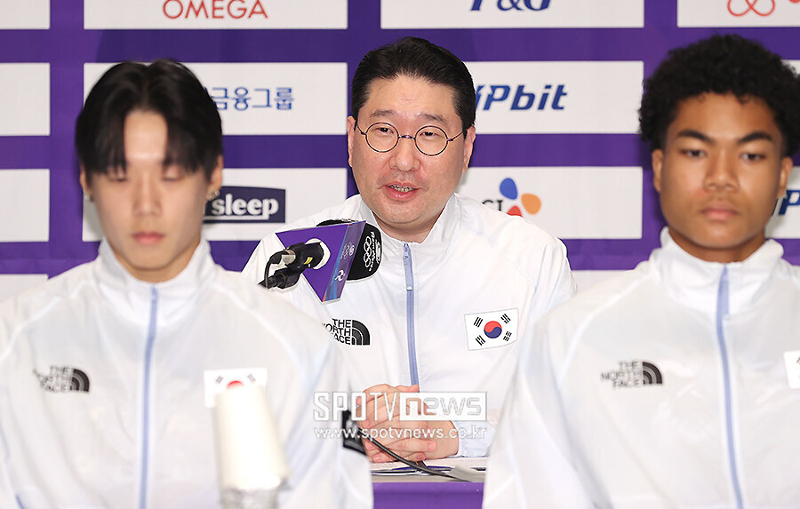 [포토S] 인사말 하는 이상현 선수단장