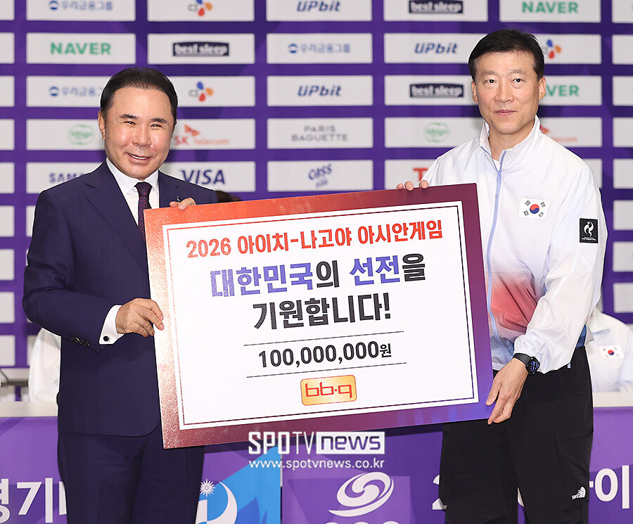 [포토S] 윤홍근 회장, 아시안게임 선수단에 격려금 1억원 전달