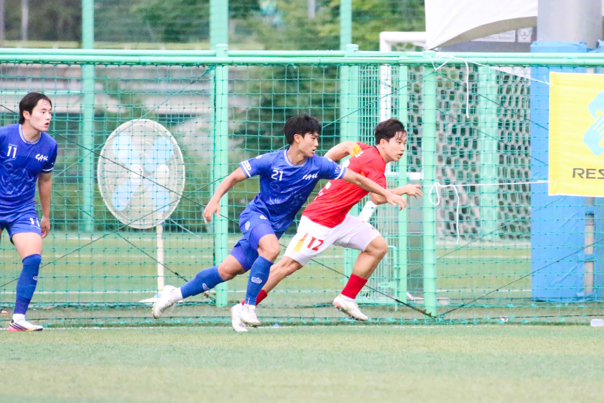 ▲ 1-2학년 대학축구연맹전 16강 빅매치로 꼽혔던 중앙대-홍익대전. ⓒ한국대학축구연맹