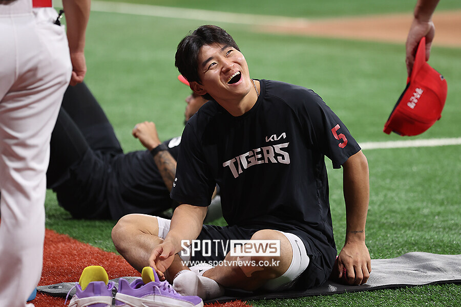[포토S] 미소 짓는 김도영
