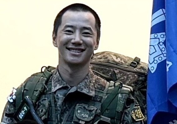 "軍서 맨날 웃고 다녀" 이준영, 완전 군인 된 얼굴 공개로 '응원 폭발'