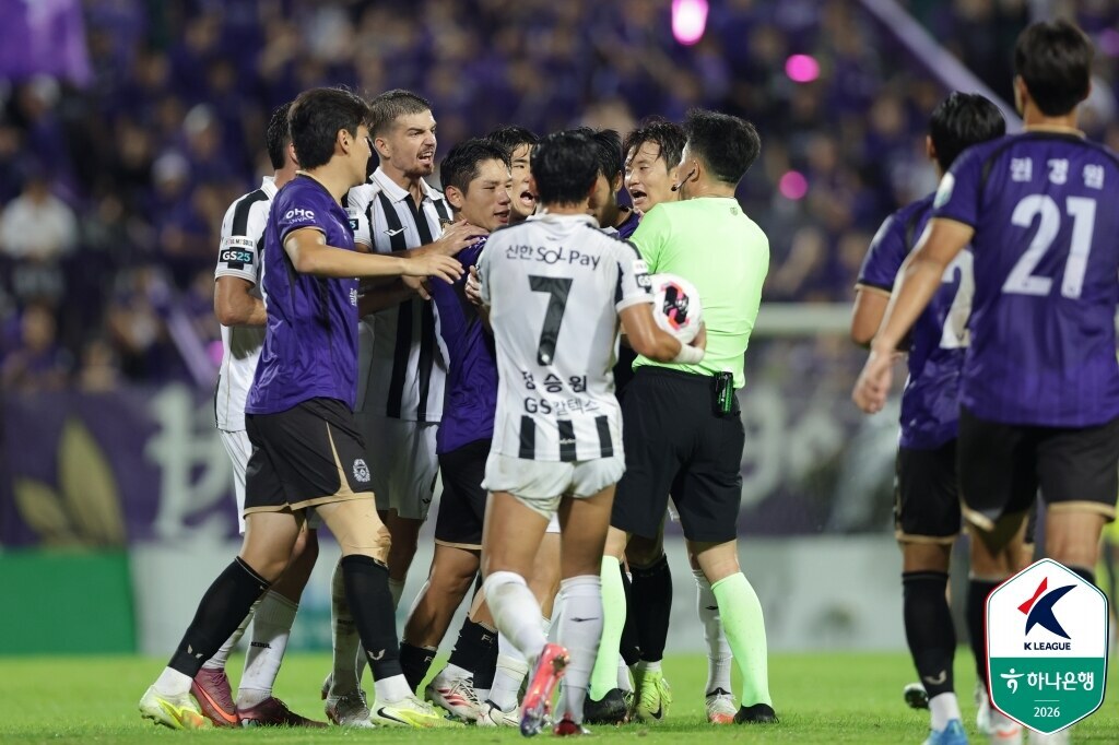 ▲ 22일 안양종합운동장에서 FC안양과 FC서울의 하나은행 K리그1 2026 24라운드가 열렸다. 시즌 세 번째 펼쳐진 연고지더비 끝에 서울이 7골을 터뜨리면서 승리를 만끽했다. ⓒ 한국프로축구연맹