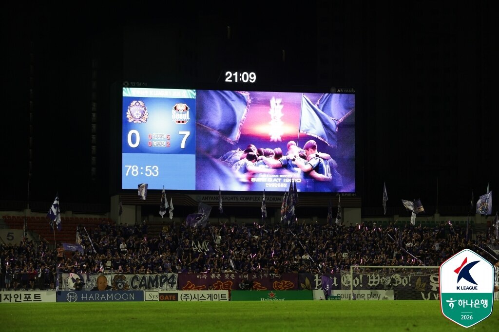 ▲ 22일 안양종합운동장에서 FC안양과 FC서울의 하나은행 K리그1 2026 24라운드가 열렸다. 시즌 세 번째 펼쳐진 연고지더비 끝에 서울이 7골을 터뜨리면서 승리를 만끽했다. ⓒ 한국프로축구연맹