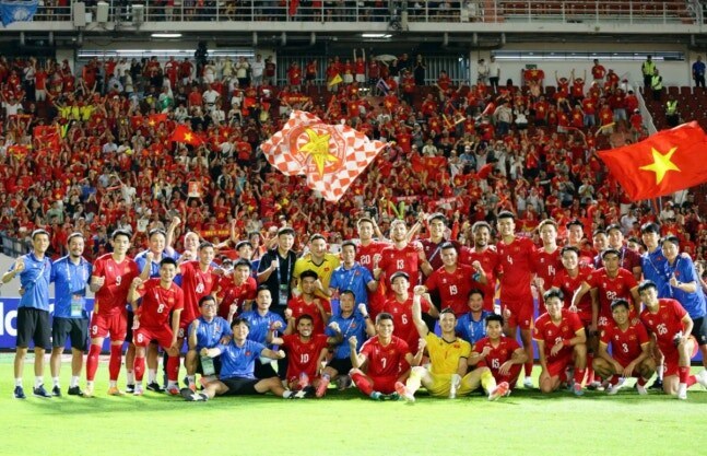 ▲ 베트남이 태국을 2-0으로 꺾으면서 우승에 한 걸음 더 다가섰고, 현지에서는 김상식 감독을 향해 “베트남 축구의 역사를 새로 썼다”는 평가까지 나왔다. ⓒ 베트남축구협회