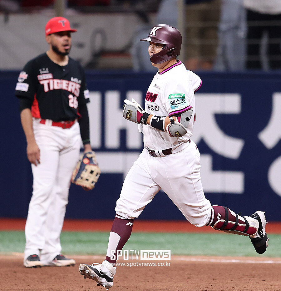[포토S] 김재현, '9회말 2사 상황에서 터진 끝내기 만루포'
