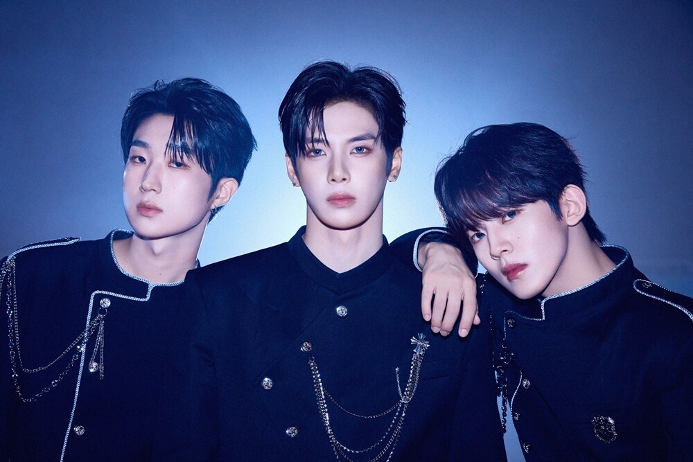 ▲ 인어미닛 첫 정규앨범 '웬 더 선 고즈 다운 : 미드나이트' 미드나이트 버전 콘셉트 사진. 제공|엠오엠엔터테인먼트