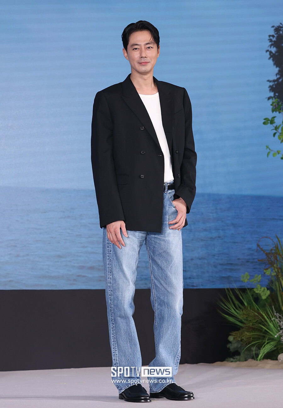 [포토S] 조인성, '원조 문짝남'