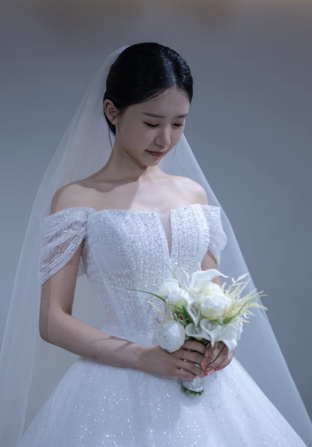 가수 송하예, 유튜버와 깜짝 결혼 발표 "어떤 순간에도 내 편 되어주는 사람, 올해 결혼"[전문]