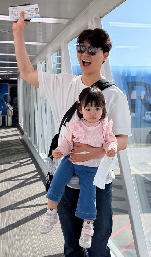 박수홍 가족, 공항 민폐 논란…아이 울자 재탑승 번복에 1시간 지연 의혹
