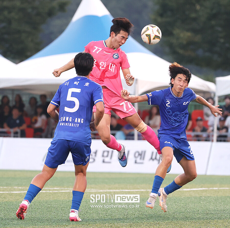 [포토S] 헤더 시도하는 용인대 오윤건