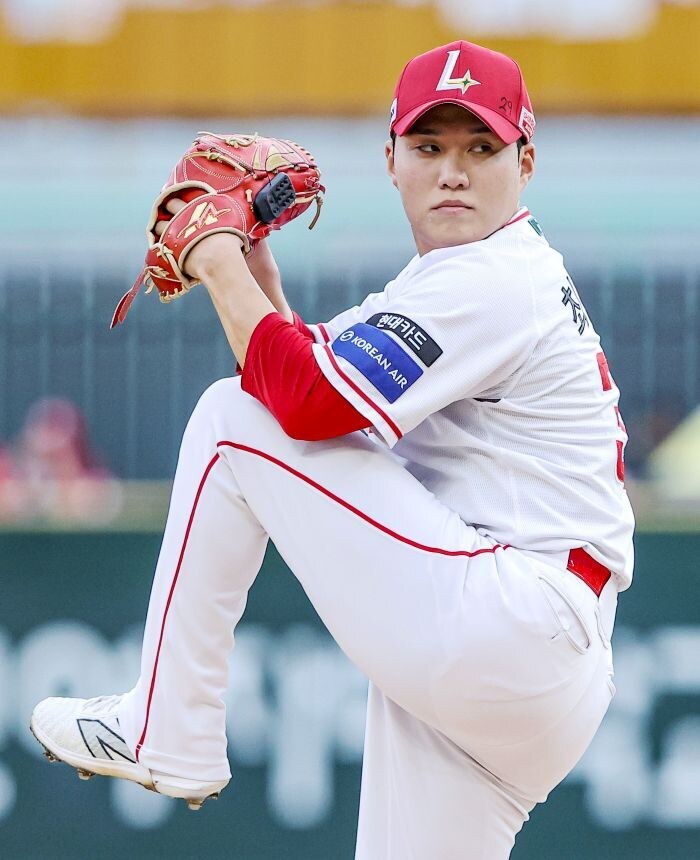 투수 코치 나오자 하늘 보고 탄식… 후회 때문에 샘솟는 의욕, “선발 하고 싶습니다”