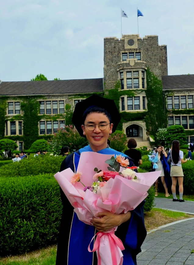'논문 표절·학위취소' 설민석, 연대 대학원 재입학→졸업 인증 "많은 걸 깨달았다"