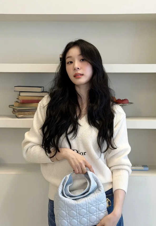 김연아, 파격 숏컷 변신 알고보니 가발이었네...하루 만에 긴 웨이브 헤어로 컴백