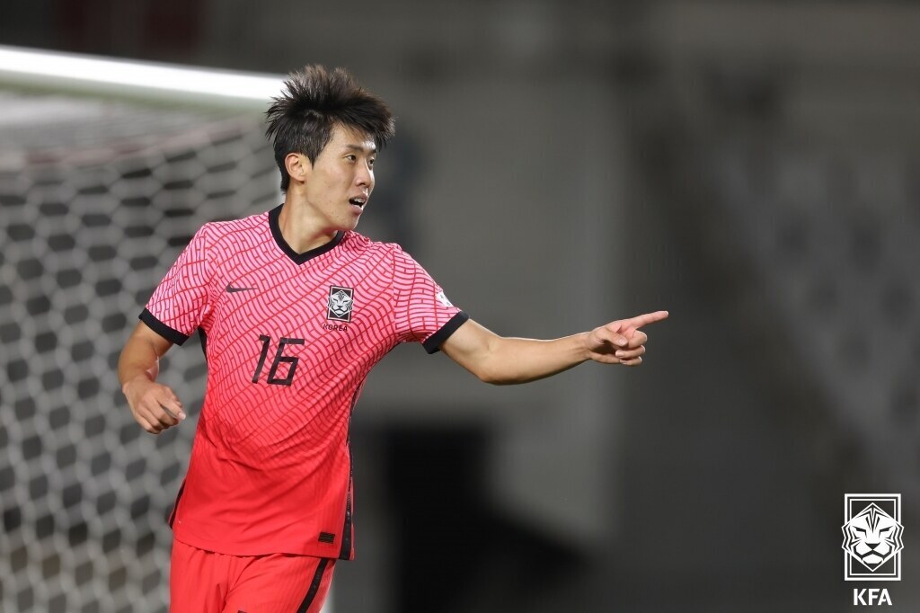 '韓 축구 절망' 유럽으로 떠난 한국 국가대표, 최악의 대우 받는다→충격의 훈련 명단 제외..."따로 러닝해라" 감독 구상에 없다