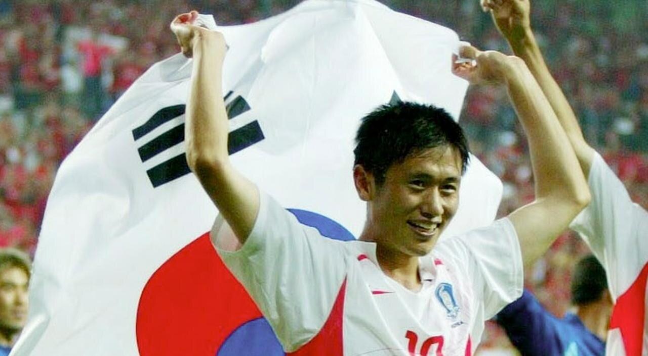 ▲ 일본 'Qoly'는 한국 선수들에게 병역 혜택이 걸려 있다는 점을 주목하면서 "개인의 실리와 집단 명예가 두루 걸린 한국은 어떡해서든 우승을 차지하려 할 것"이라며 촉각을 곤두세웠다. 이어 "한국 축구의 전설도 자신만만하다. 이번 대회 KBS 해설위원으로 나서는 이영표(사진)는 '내가 해설한 지난 3차례 아시안게임에서 한국은 모두 금메달을 획득했다' 운을 뗀 뒤 '이번에도 훌륭한 결과를 낼 것이라 확신한다. 이 예상에는 정말 자신이 있다' 힘줘