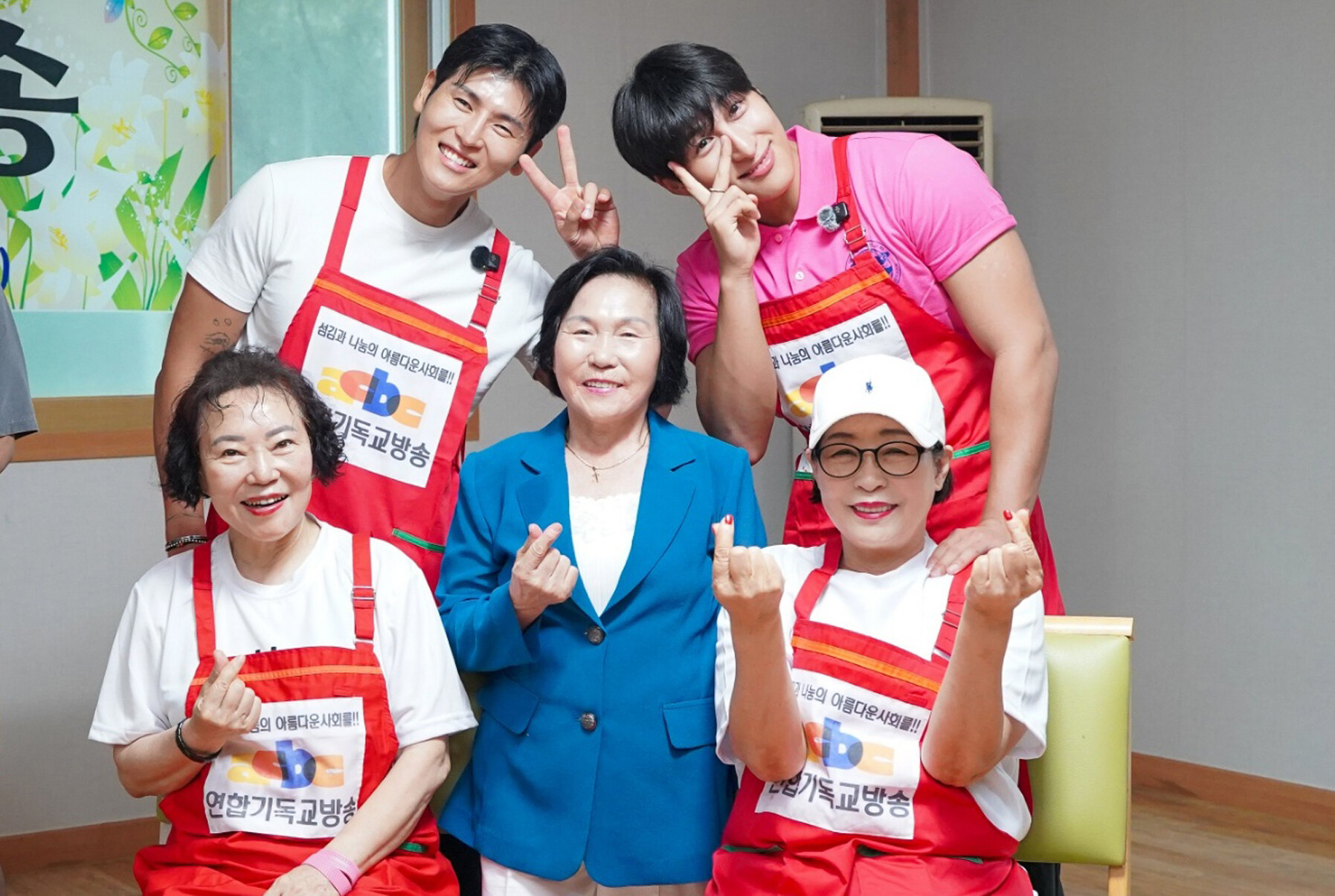 [포토] 저스트비 임지민 "장애인 마사지 '마음빛 봉사단' 함께 왔어요"