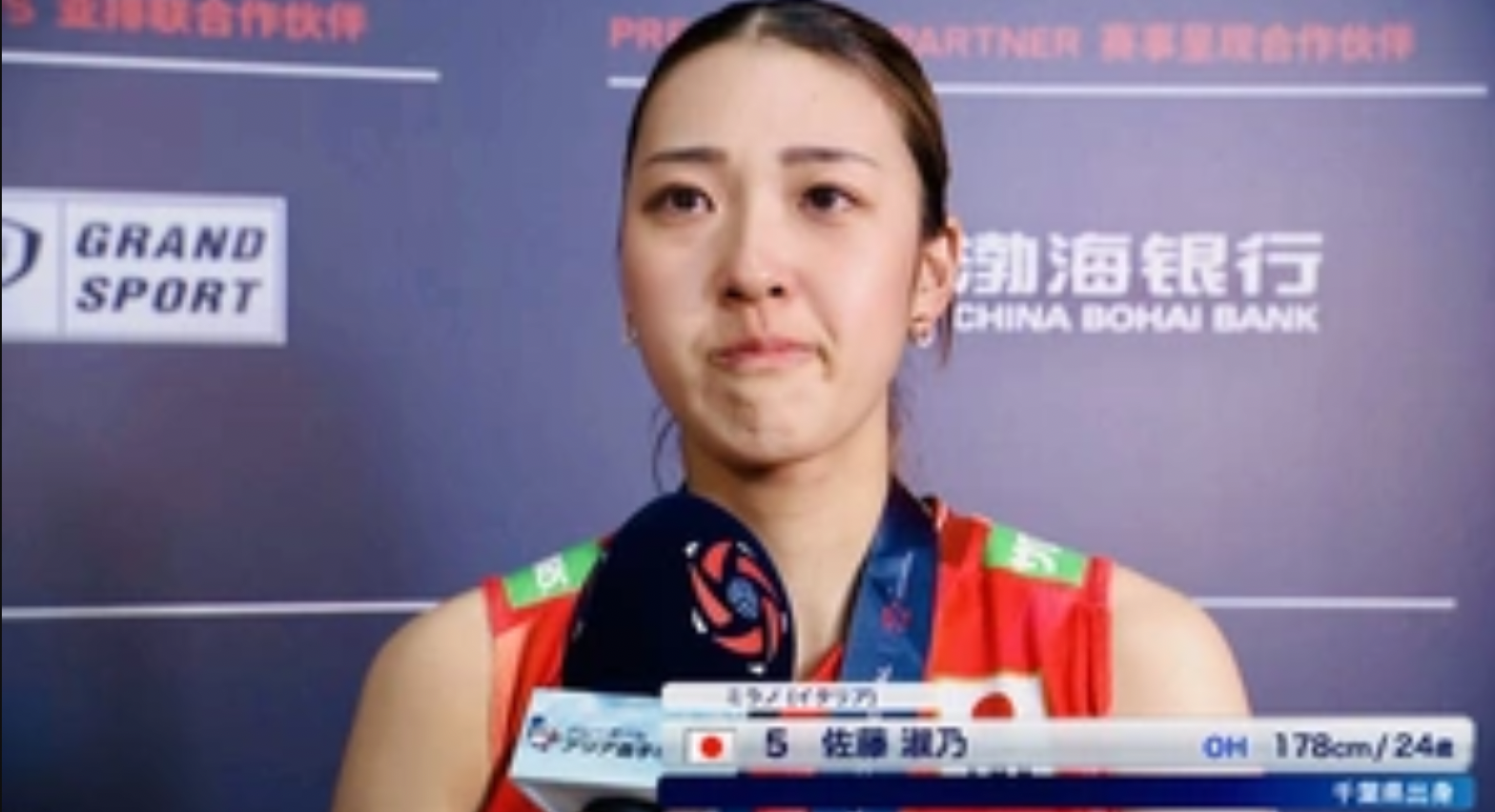 '아이돌급 미모' 일본 열도 사로잡은 女 배구 선수, 이겼는데 눈물의 고백..."딱히 기쁠 것 없는 결과"