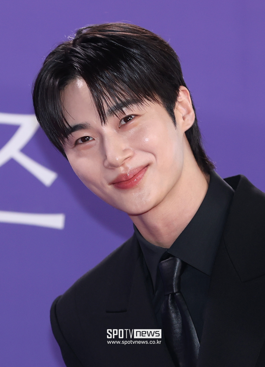 [포토S] 변우석, '팬들 바라보는 미소'