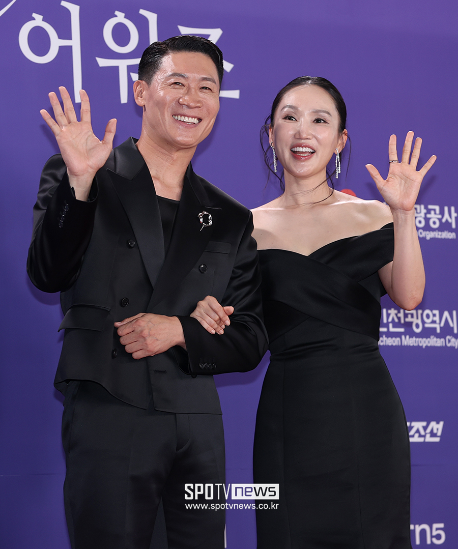[포토S] 진선규-박보경 부부, '함께해서 더 특별한 청룡시리즈어워즈'