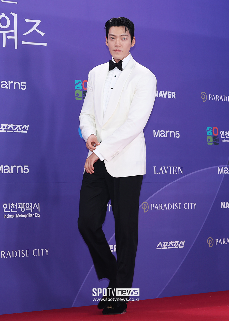 [포토S] 김우빈, '화이트 턱시도 입고'