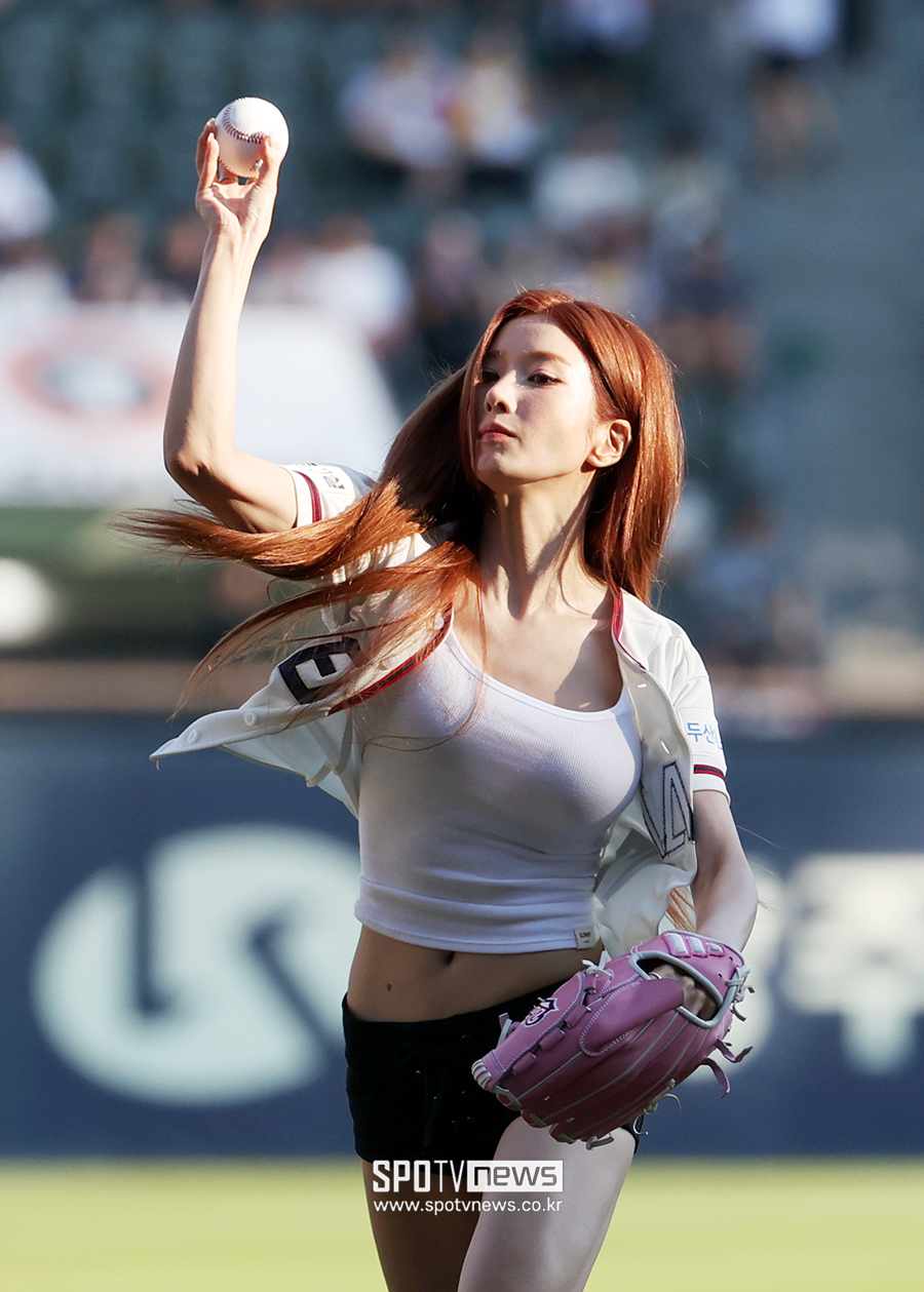 [포토S] 권은비, '돋보이는 배꼽 옆 타투'