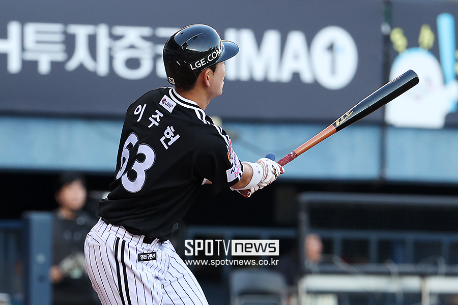 [포토S] 이주헌, '동점 만드는 2점 홈런!'