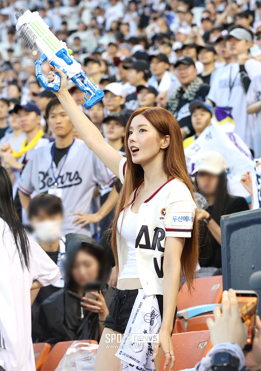 [포토S] 권은비, '응원도 섹시하게'