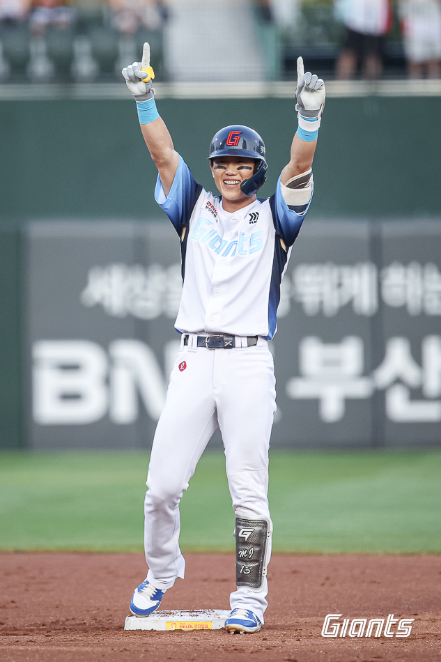 비슬리 승승승승→전민재 4타점+한동희 쐐기포! 폭염보다 뜨거웠던 롯데 타선…삼성 1위 탈환 실패 [사직 게임노트]