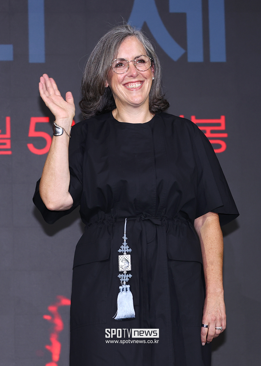 [포토S] 엠마 토마스 프로듀서, '허리에 단 한국 노리개 장식'