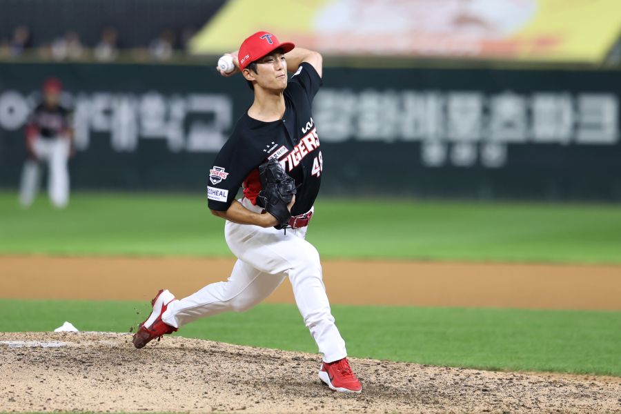 KIA에 역대급 투수 떴다… ‘좌완 평균 154㎞’를 어떻게 참나, 위기의 KIA 불펜 구할까