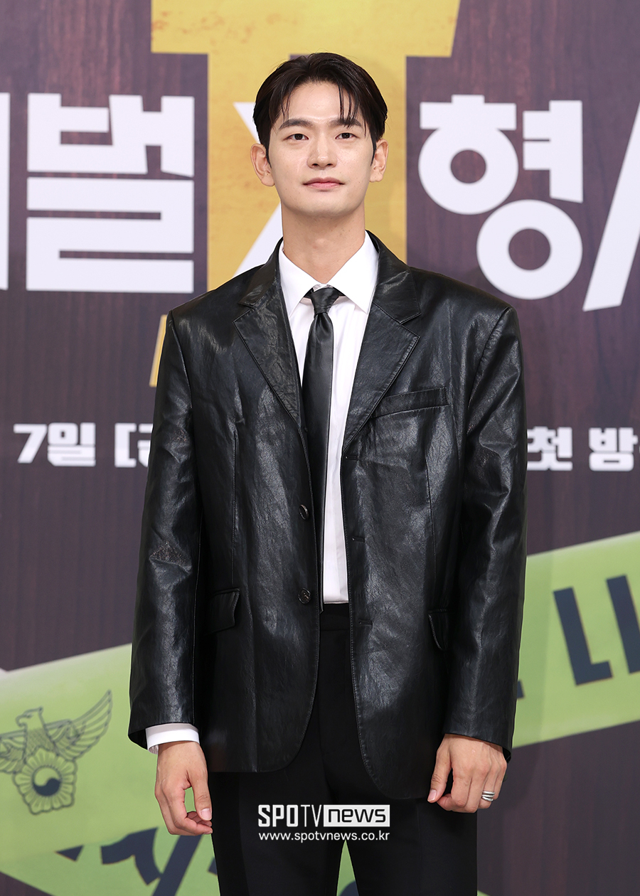 [포토S] 강상준, '폭염에도 포기할 수 없는 가죽 재킷'