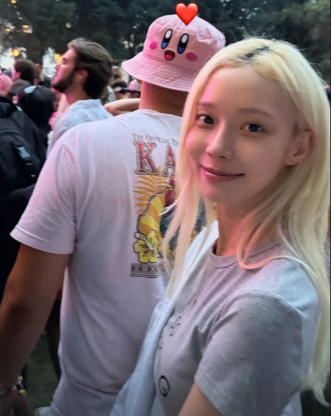 윈터, 핑크모자 男에 남긴 '♥'…우연일까 의도일까 '팬들 촉각'