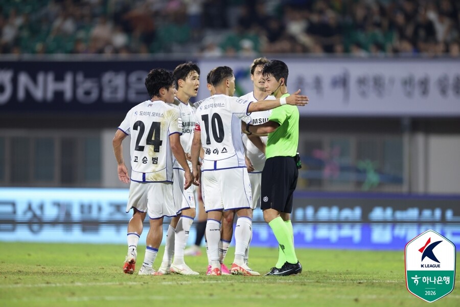 축구협회 ‘오피셜’ 공식발표, 수원삼성에 오심 인정…“헤이스 페널티 킥 얻었어야, 역전골 취소는 정심” 