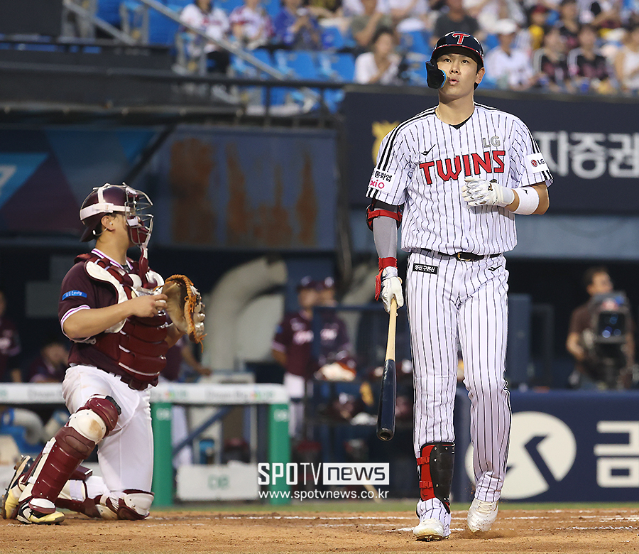 위기의 LG, 염경엽 정면 돌파… 홍창기 1번 재신임, 천성호 콜업 후 전격 선발 출전