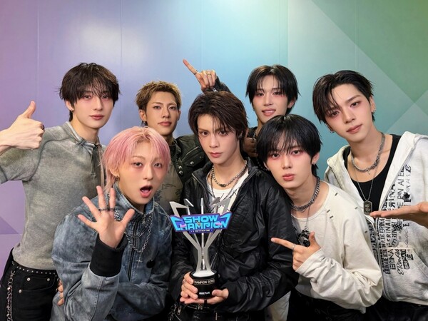 누에라, 데뷔 첫 음악방송 1위…'.,exe'로 성장세 입증