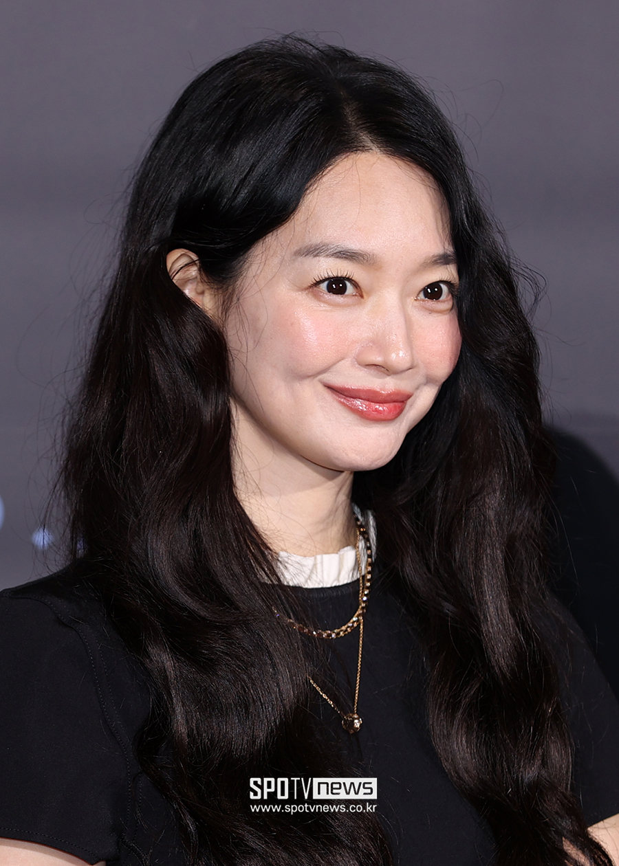 신민아, 15년간 남몰래 '37억 기부'…선행 미담 재조명 "잘못 입금된 줄"