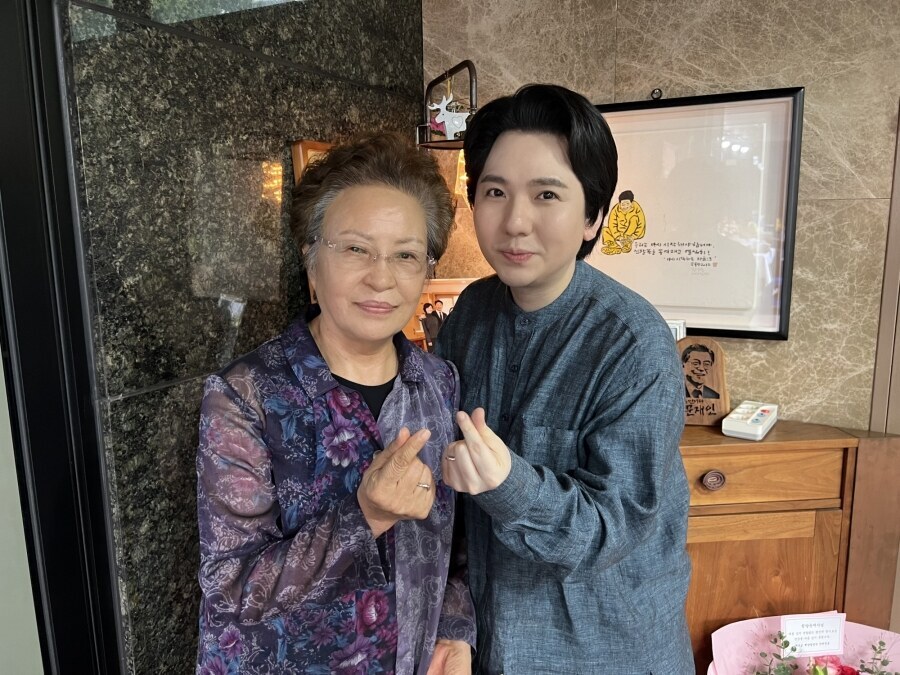임형주, 노무현 대통령 탄생 80주년 봉하음악회 엔딩무대 장식…권양숙 여사와 뜻깊은 재회