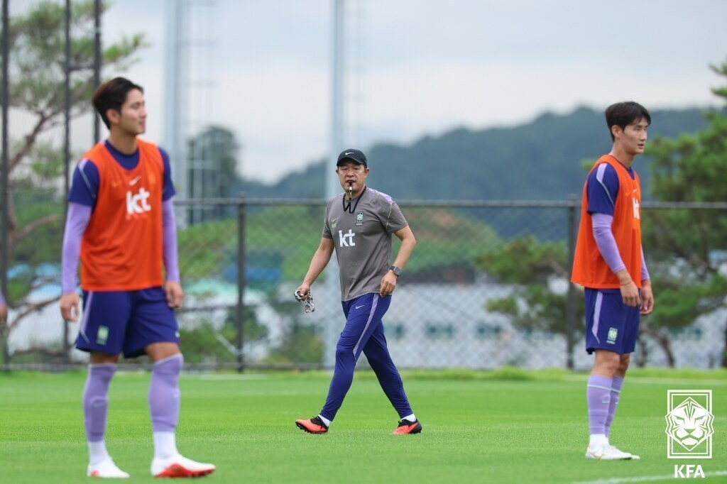 ▲ 문화체육관광위원회 현안 청문회에서 정몽규 전 대한축구협회장과 이용수 대한축구협회 회장 직무대행이 이민성 아시안게임 대표팀 감독의 과거 음주 전력을 알지 못했다고 밝혔다. 이민성 감독이 1일 해당 질문에 입장을 밝혔다. ⓒ 대한축구협회