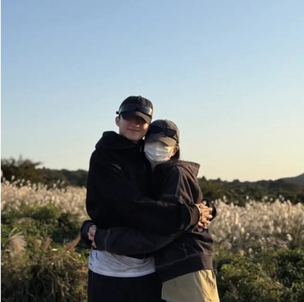 바타, ♥지예은 끌어안고 결혼발표 "사랑 알게 해준 사람, 알콩달콩 살겠다"[전문]