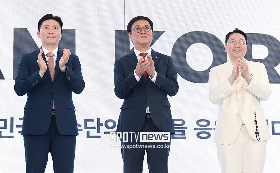 [포토S] 유승민 회장-최휘영 장관-이상현 선수단장, 'AG 선전을 기원하며'