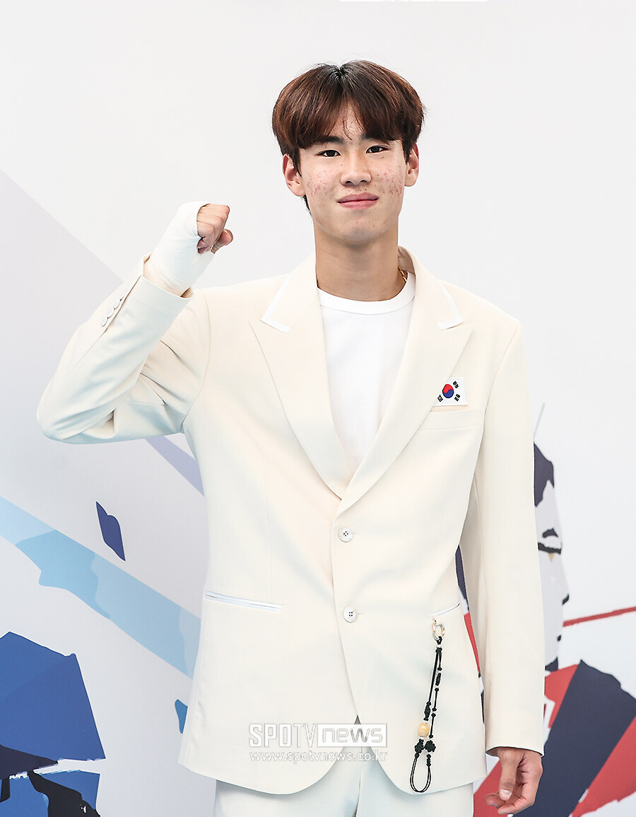 [포토S] 파이팅 외치는 스케이트보드 강준이